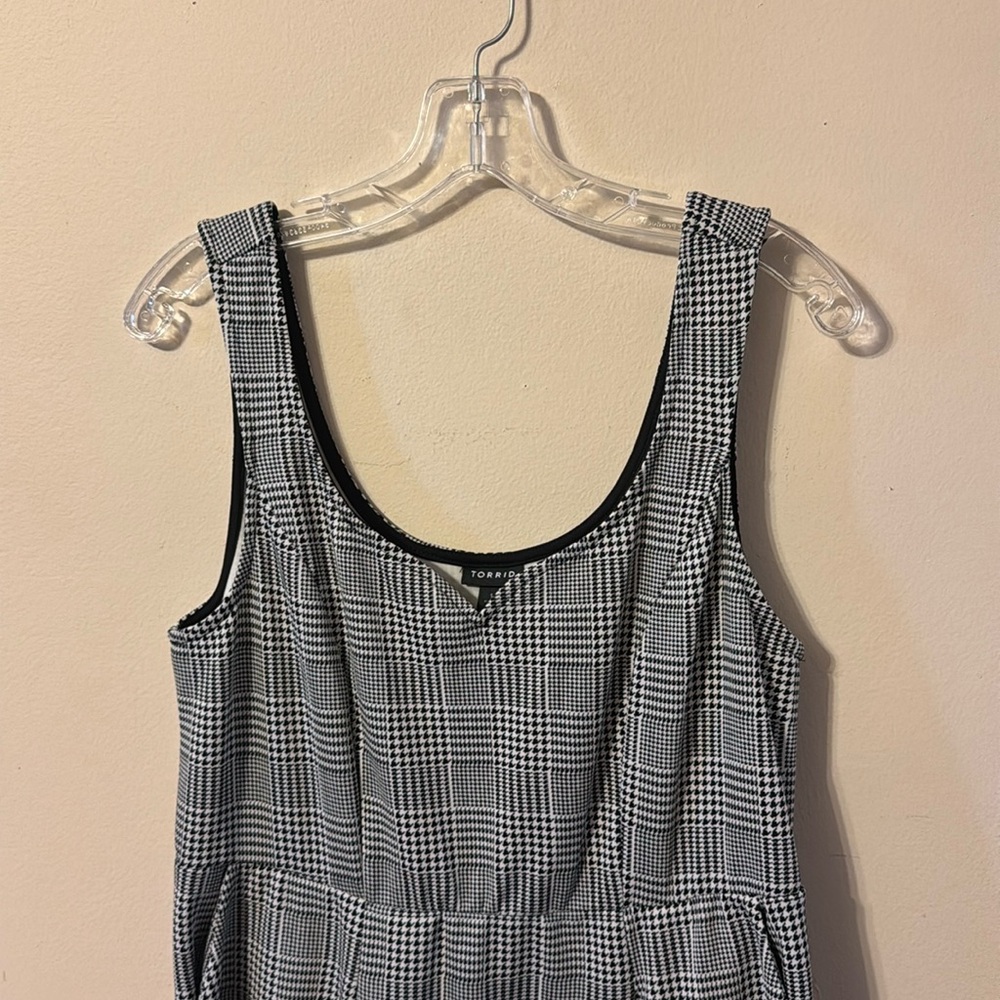 TORRID Dress - Black/White Houndstooth Plaid, Tank, Pleated, Pullover, Size 1